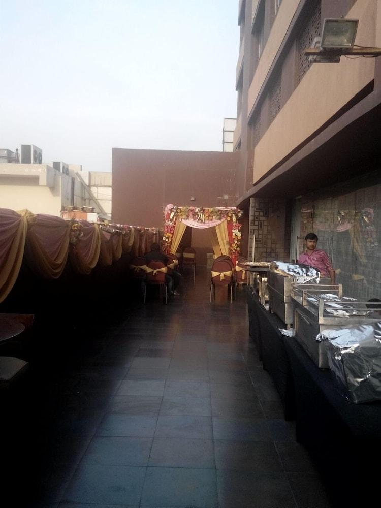 Caspia Hotel New Delhi Extérieur photo