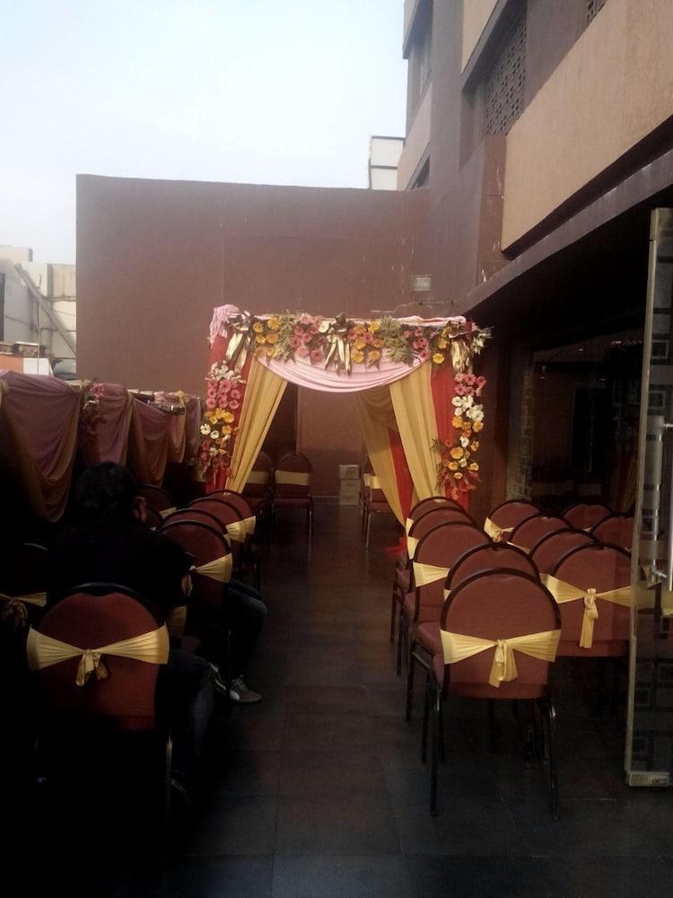 Caspia Hotel New Delhi Extérieur photo