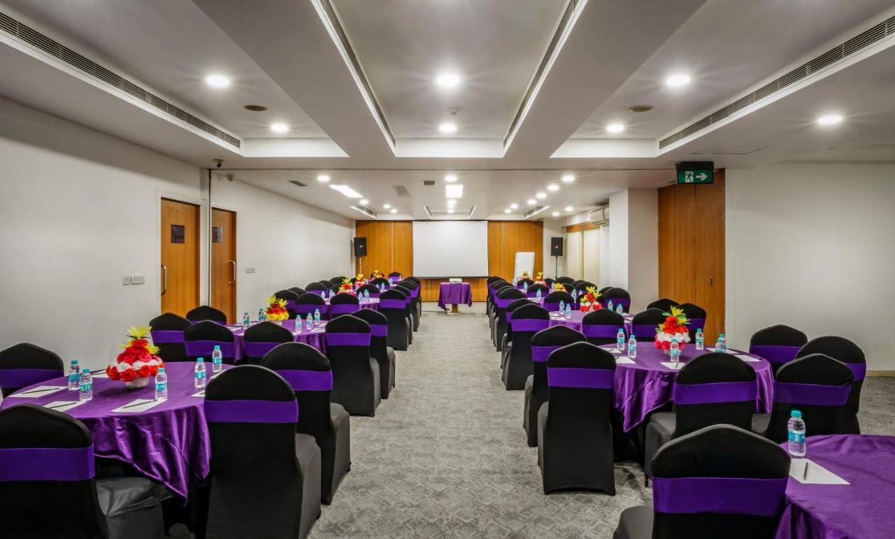 Caspia Hotel New Delhi Extérieur photo