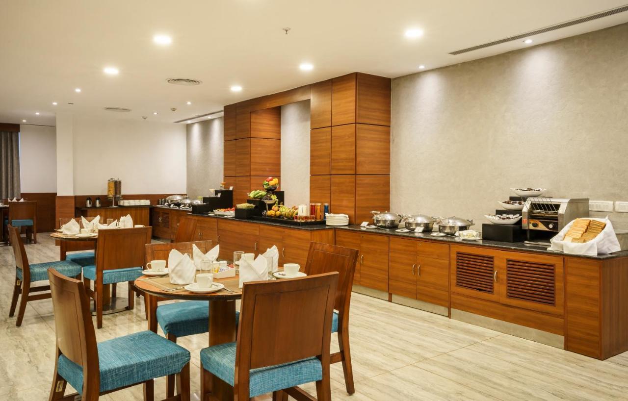 Caspia Hotel New Delhi Extérieur photo