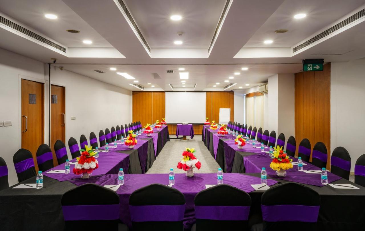 Caspia Hotel New Delhi Extérieur photo
