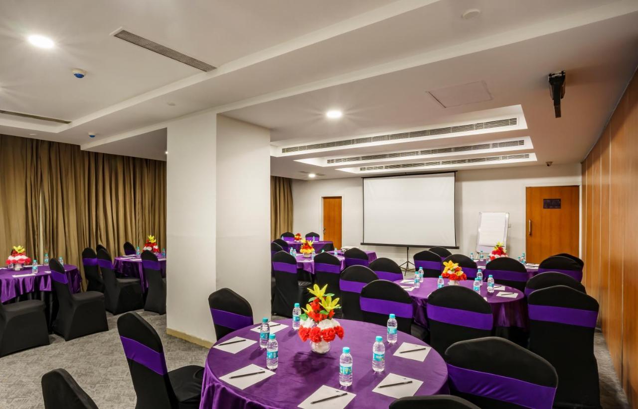 Caspia Hotel New Delhi Extérieur photo