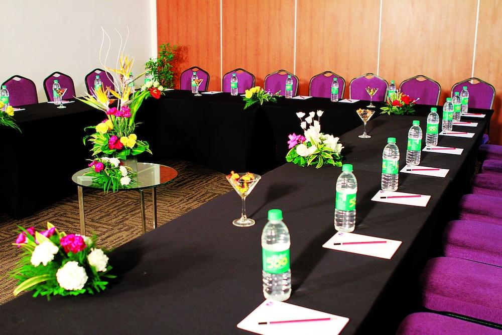 Caspia Hotel New Delhi Extérieur photo