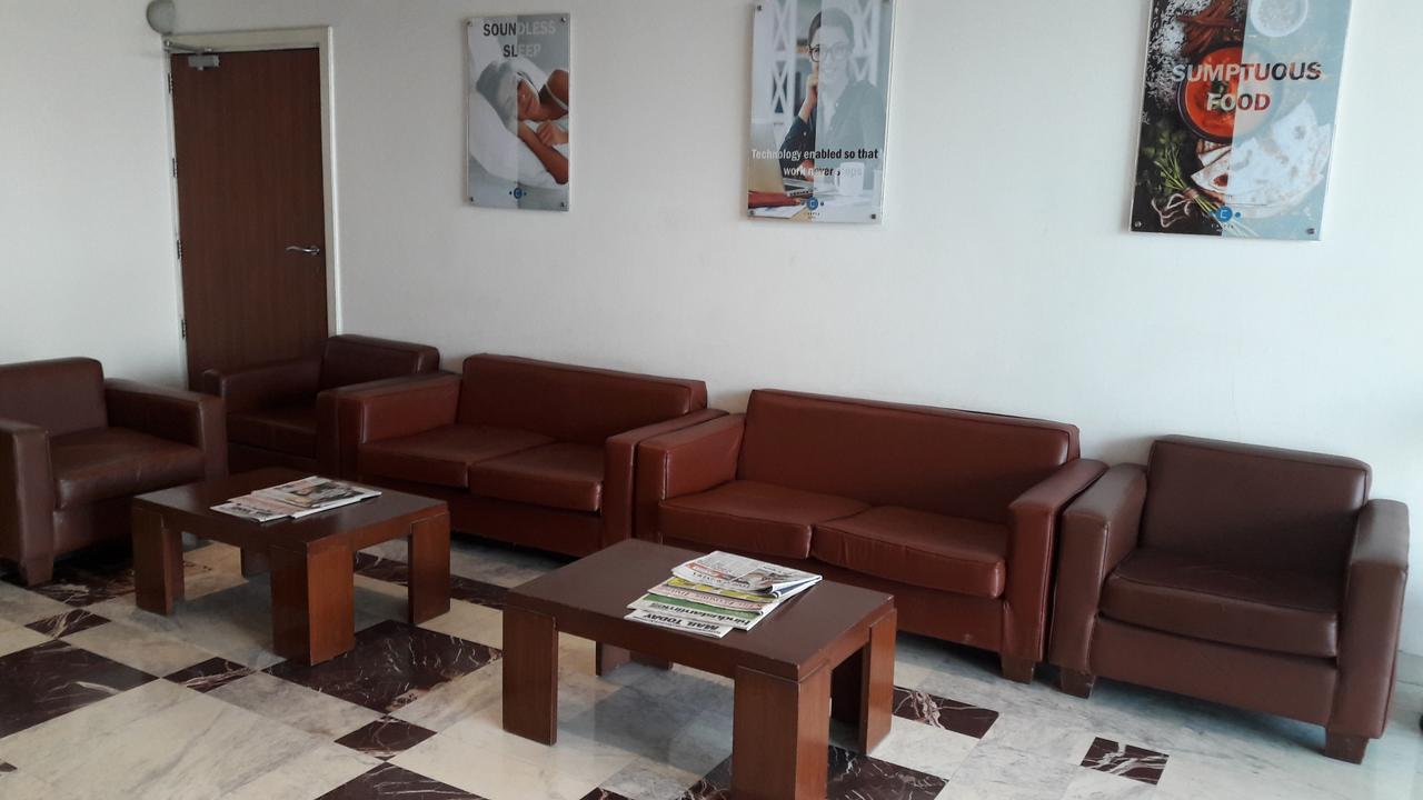 Caspia Hotel New Delhi Extérieur photo